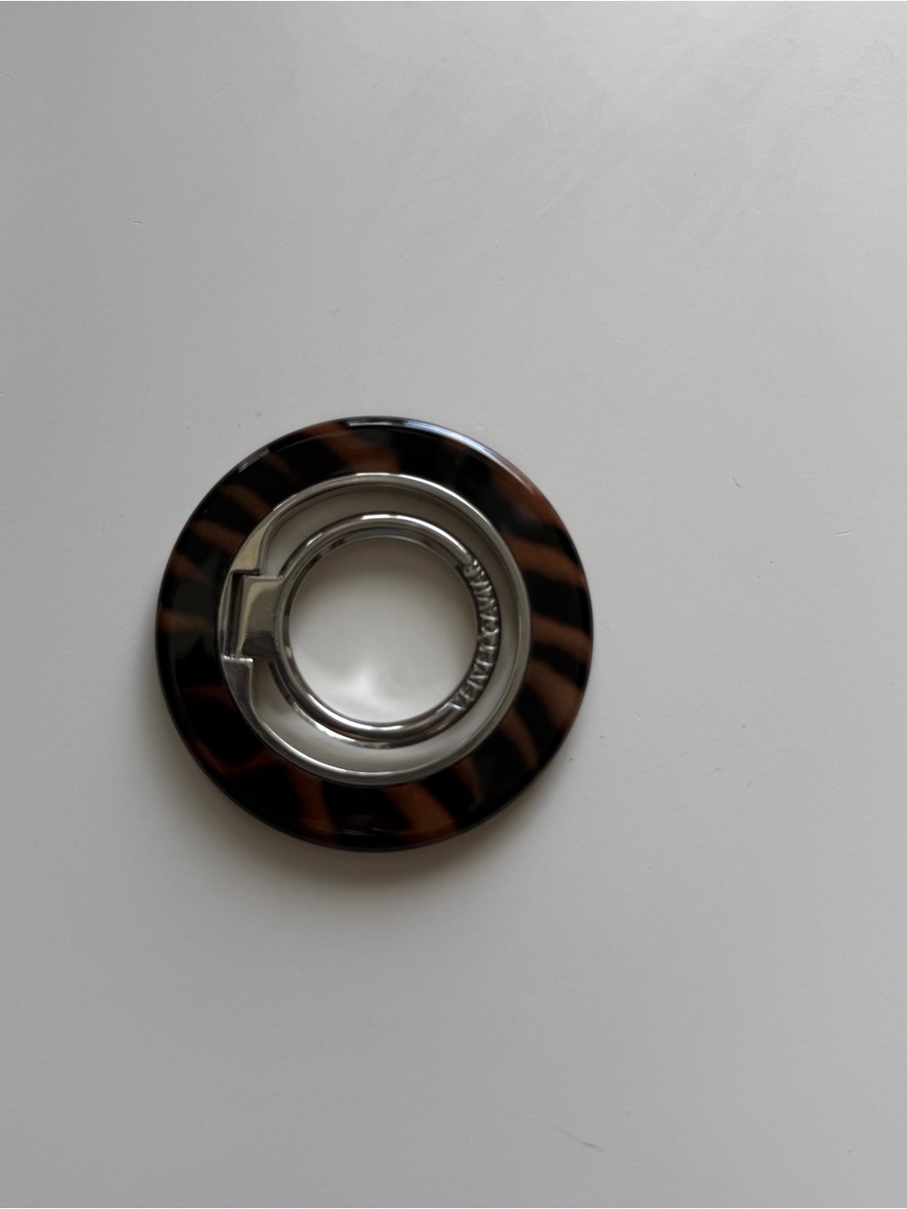 Velvet Caviar Tortoiseshell Phone Ring in Brown and Black